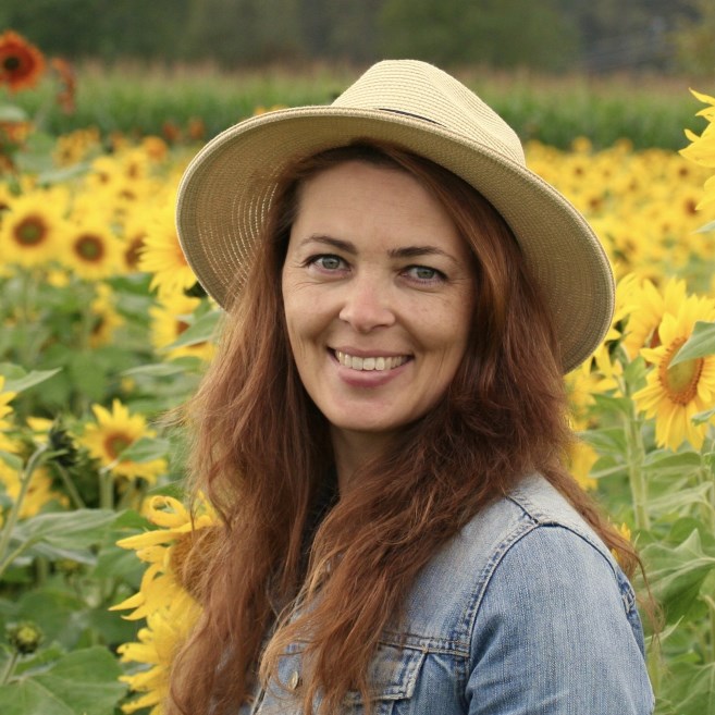 Simone Williams Photo